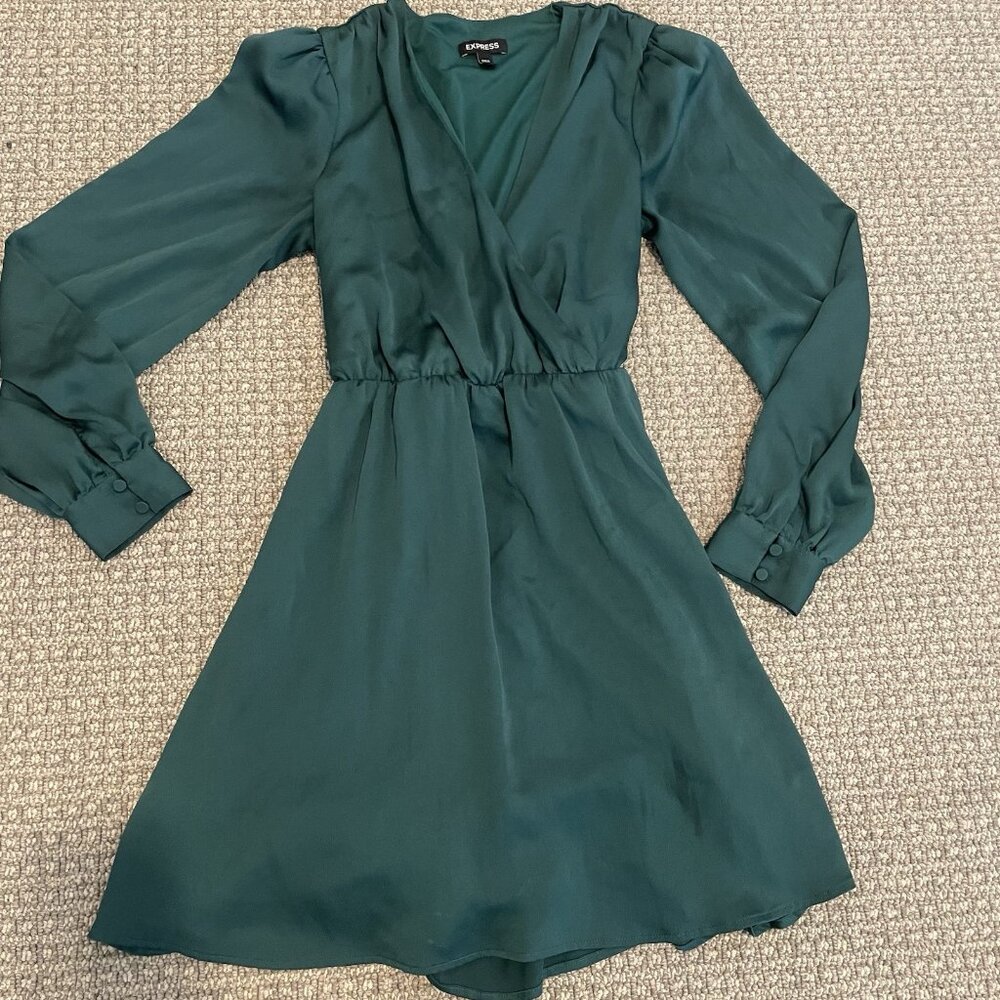 Express Dress Womens Small Emerald Green Vneck Long Sleeve Knee Holiday Casual